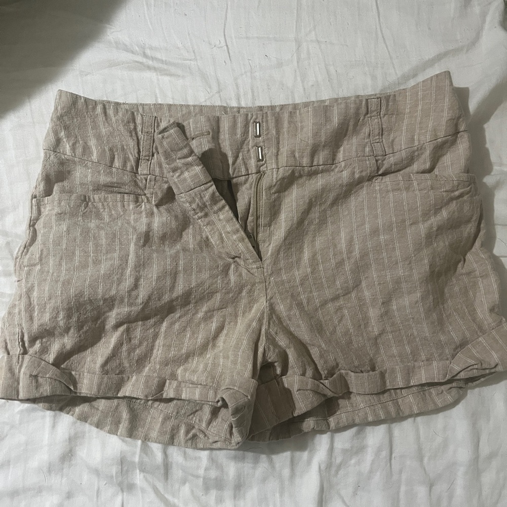 Timing Tan Cargo Shorts with Textured Design